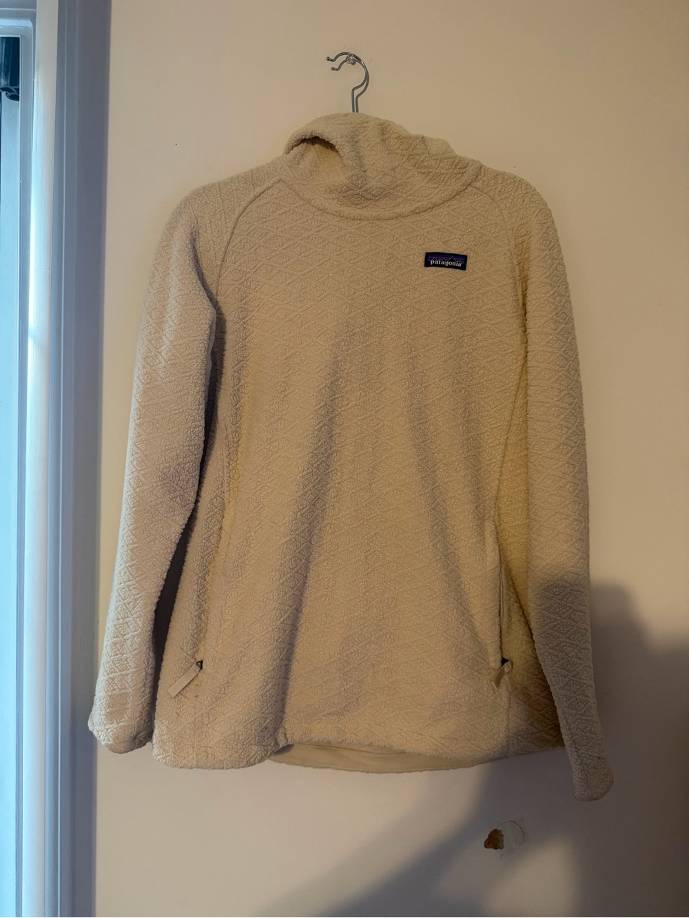 Patagonia Diamond Capra Cream Cowl-Neck Fleece Hodie